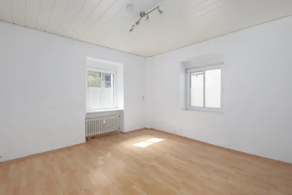 Schlafzimmer EGder Immobilien: Attraktives Immobilienensemble mit Potenzial – Wohnen, Vermieten, Entwickeln! (Foto)