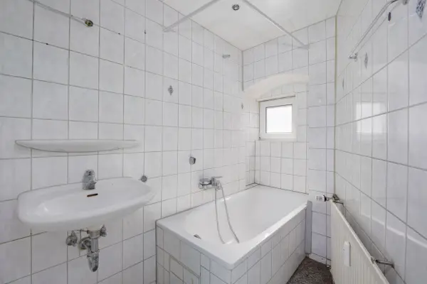 Badezimmer EGder Immobilien: Attraktives Immobilienensemble mit Potenzial – Wohnen, Vermieten, Entwickeln! (Foto)