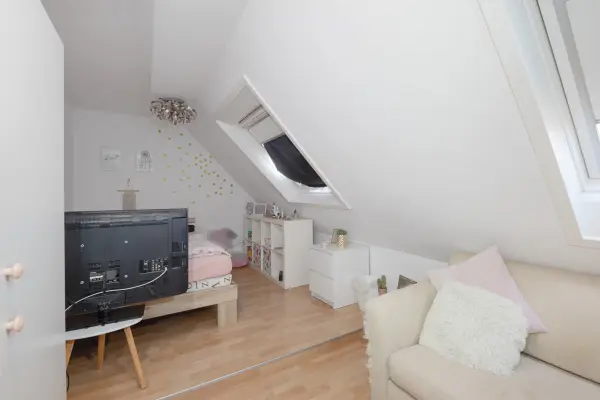 Kinderzimmer DGder Immobilien: Attraktives Immobilienensemble mit Potenzial – Wohnen, Vermieten, Entwickeln! (Foto)