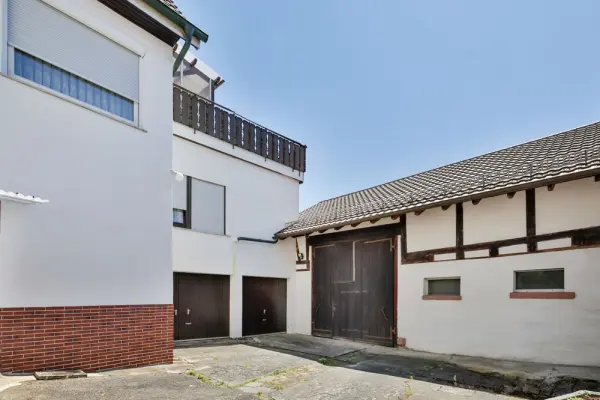 Hof und Scheune der Immobilien: Viel Platz! Wohnhaus mit Scheune und Ausbaureserve! (Foto)