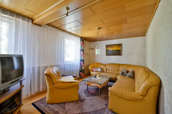 Wohnbereich OGder Immobilien: Viel Platz! Wohnhaus mit Scheune und Ausbaureserve! (Foto)