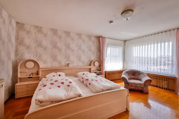 Schlafzimmer OGder Immobilien: Viel Platz! Wohnhaus mit Scheune und Ausbaureserve! (Foto)