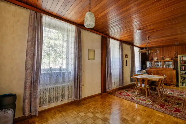 Zimmer EGder Immobilien: Viel Platz! Wohnhaus mit Scheune und Ausbaureserve! (Foto)