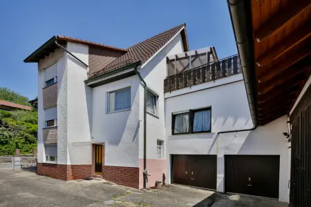 Ansicht vom Hofder Immobilien: Viel Platz! Wohnhaus mit Scheune und Ausbaureserve! (Foto)