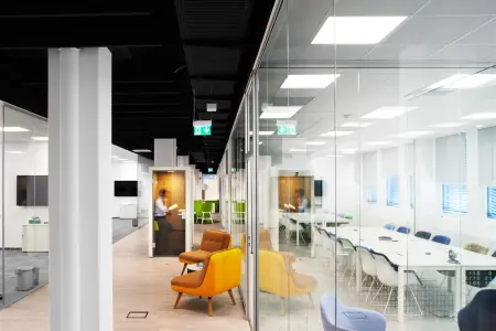 Musterbeispielder Immobilien: Provisionsfrei! Ideen verwirklichen - Bürofläche mit grüner Oase im Zentrum (Foto)