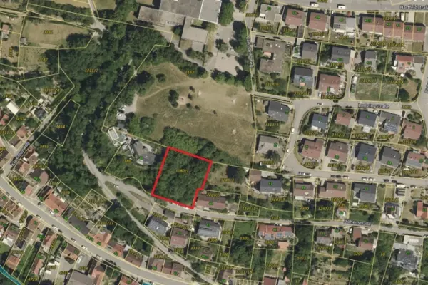 Luftbildder Immobilien: Baugrundstück in Südhang-Lage (Foto)