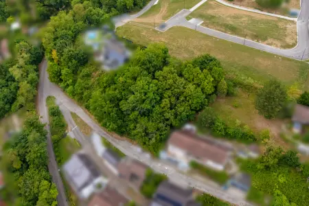 Luftansichtder Immobilien: Baugrundstück in Südhang-Lage (Foto)