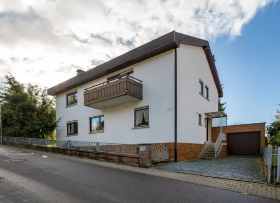 Außenansichtder Immobilien: Kinderlachen erwünscht! Tolles Wohnhaus mit Charme! (Foto)