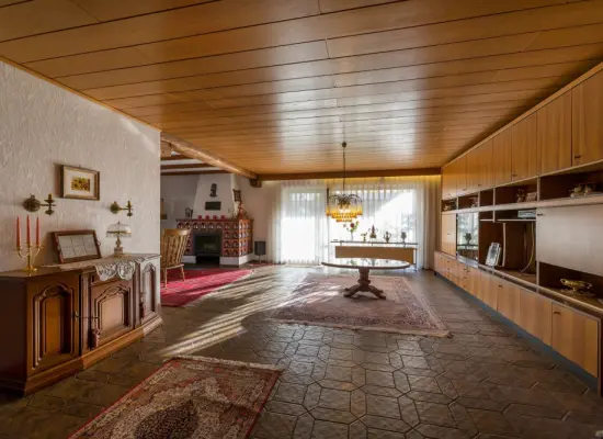 Wohnzimmerder Immobilien: Kinderlachen erwünscht! Tolles Wohnhaus mit Charme! (Foto)