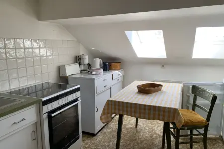 Küche (oben)der Immobilien: Interessante DG-Wohnung mit Ausblick (Foto)