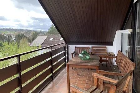 Loggia (unten)der Immobilien: Interessante DG-Wohnung mit Ausblick (Foto)