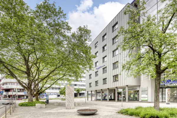 Ansicht Gelände / Lageder Immobilien: Die perfekte Bühne für Ihren Erfolg: Renovierungsbedürftiges Büro in Pforzheim wartet auf Ihre Ideen (Foto)