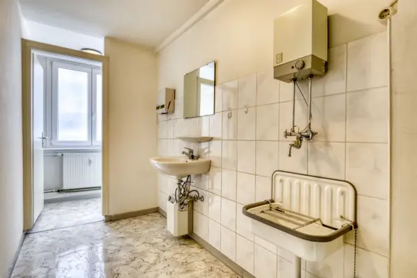 WCder Immobilien: Die perfekte Bühne für Ihren Erfolg: Renovierungsbedürftiges Büro in Pforzheim wartet auf Ihre Ideen (Foto)