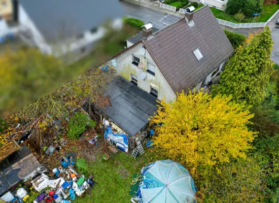 Ansicht von oben der Immobilien: Frei stehendes Einfamilienhaus mit großem Grundstück in ruhiger Lage (Foto)