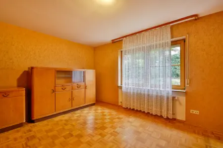 Schlafzimmer EGder Immobilien: Solides Zweifamilienhaus in bester Lage! (Foto)
