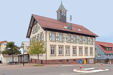 Impressionder Immobilien: Traumhafte, schlüsselfertige Neubau-Dachgeschosswohnung mit Balkon und flexibler Raumaufteilung (Foto)