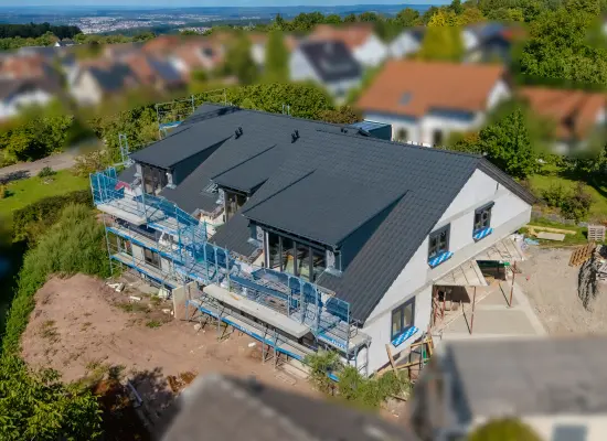 Ansicht der Immobilie: Traumhafte, schlüsselfertige Neubau-Dachgeschosswohnung mit Balkon und flexibler Raumaufteilung (Foto)