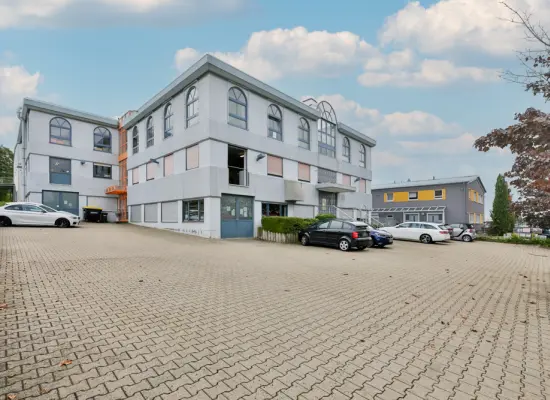 Straßenansichtder Immobilien: Attraktives Gewerbeobjekt mit vielseitigen Nutzungsmöglichkeiten! (Foto)