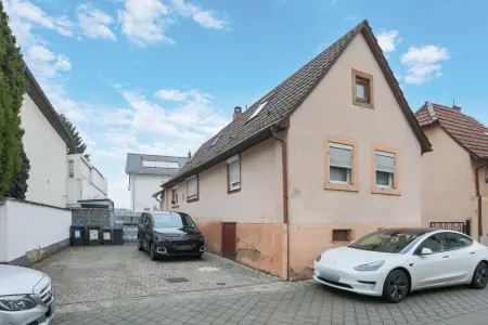 Straßenansichtder Immobilien: Privatsphäre & Potenzial – das Beste aus beiden Welten € 28.080,-- Miete p.a. (Foto)
