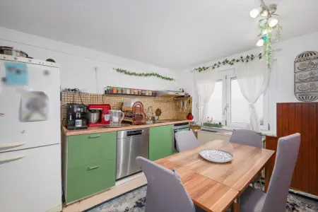 Küche EG Vorderhausder Immobilien: Privatsphäre & Potenzial – das Beste aus beiden Welten € 28.080,-- Miete p.a. (Foto)