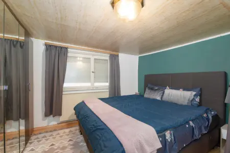Schlafzimmer EG Vorderhausder Immobilien: Privatsphäre & Potenzial – das Beste aus beiden Welten € 28.080,-- Miete p.a. (Foto)