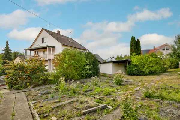 Impressionen Gartender Immobilien: 2-Familienhaus mit großem Garten, 3 Garagen und Potenzial in ruhiger Lage! (Foto)