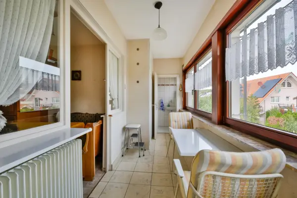 Loggia im OGder Immobilien: 2-Familienhaus mit großem Garten, 3 Garagen und Potenzial in ruhiger Lage! (Foto)