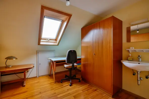 Zimmer im DGder Immobilien: 2-Familienhaus mit großem Garten, 3 Garagen und Potenzial in ruhiger Lage! (Foto)