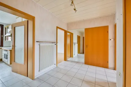 Diele EGder Immobilien: Raumwunder! Eigennutzung oder Kapitalanlage? (Foto)