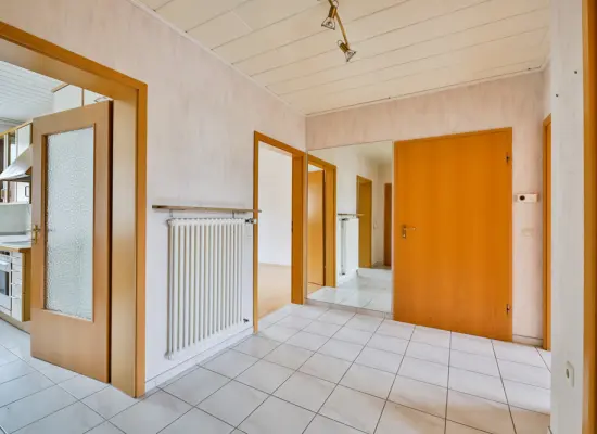 Diele EGder Immobilien: Raumwunder! Eigennutzung oder Kapitalanlage? (Foto)