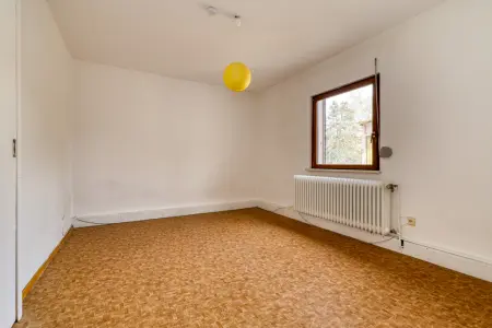 Zimmer_ Behelfsheimder Immobilien: Ihr Immobilienprojekt mit Weitblick: MFH plus Neubauoption (Foto)