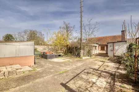 Hofansichtder Immobilien: Ihr Immobilienprojekt mit Weitblick: MFH plus Neubauoption (Foto)