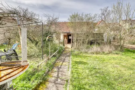 Gartenansicht von hintender Immobilien: Ihr Immobilienprojekt mit Weitblick: MFH plus Neubauoption (Foto)