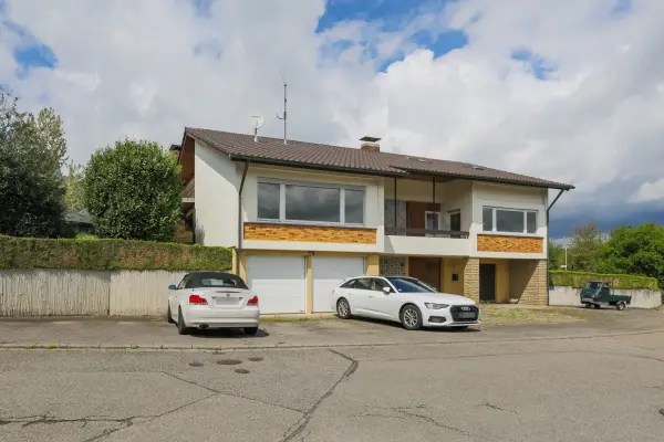 Straßenansicht der Immobilie: Vielseitiges Anwesen im Gewerbegebiet in Remchingen-Nöttingen (Foto)
