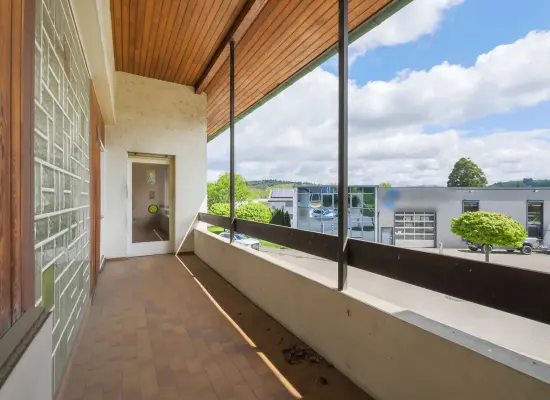 Balkon EGder Immobilien: Vielseitiges Anwesen im Gewerbegebiet in Remchingen-Nöttingen (Foto)
