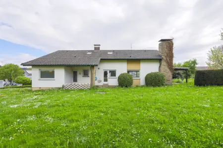 Rückansichtder Immobilien: Vielseitiges Anwesen im Gewerbegebiet in Remchingen-Nöttingen (Foto)