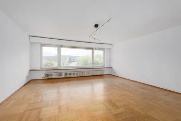 Wohnzimmer EG der Immobilie: Vielseitiges Anwesen im Gewerbegebiet in Remchingen-Nöttingen (Foto)