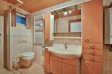 Badezimmer - UGder Immobilien: Der wichtigste Ort der Welt: Ihr neues Zuhause! (Foto)