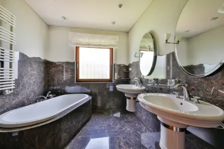Tageslichtbadder Immobilien: Großzügiger Bungalow in Bestlage! (Foto)