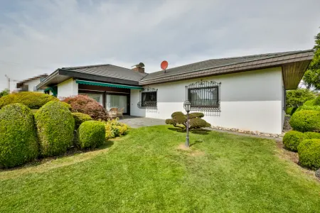Wohnen auf einer Ebene!der Immobilien: Großzügiger Bungalow in Bestlage! (Foto)