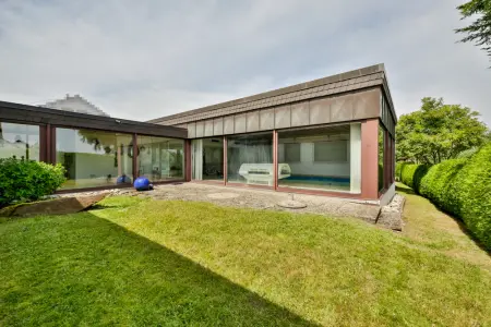 Ansicht Schwimmbad der Immobilien: Großzügiger Bungalow in Bestlage! (Foto)
