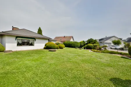 Ebenes Grundstück der Immobilien: Großzügiger Bungalow in Bestlage! (Foto)