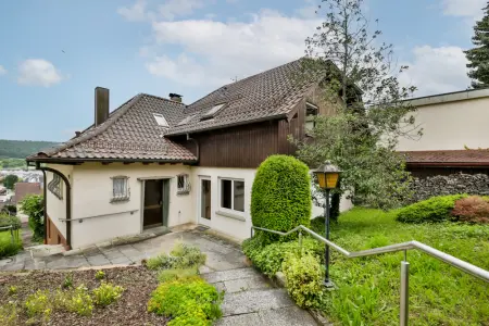 Eingangsbereich  der Immobilie: Wohnhaus in Bestlage! (Titelbild)