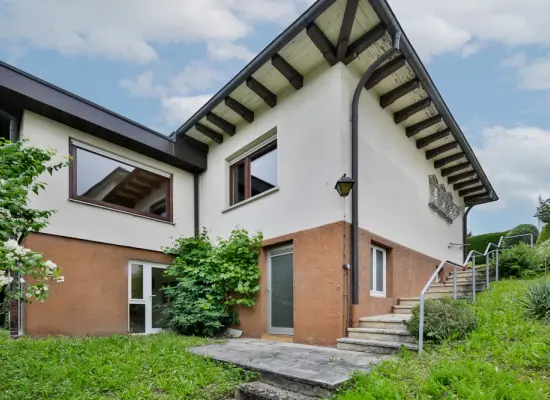 Rückansicht der Immobilien: Wohnhaus in Bestlage! (Foto)