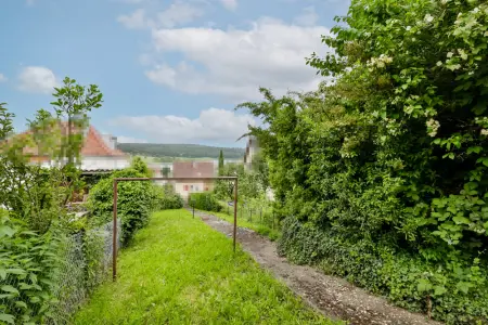 Garten mit Zugang zur 2. Garage
