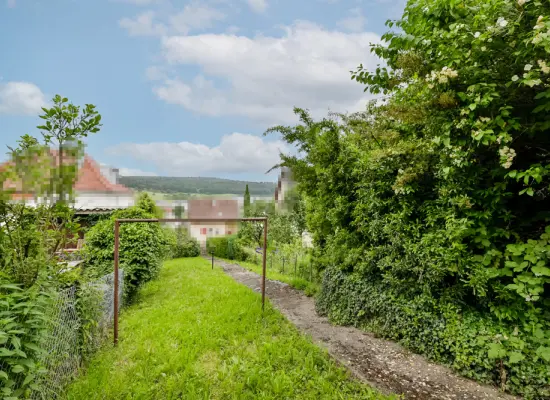 Garten mit Zugang zur 2. Garage der Immobilien: Wohnhaus in Bestlage! (Foto)