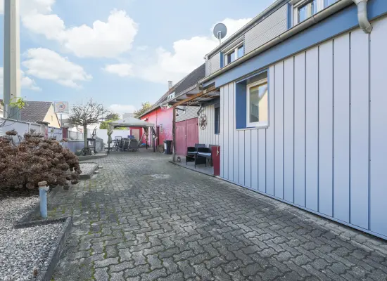 Innenhof der Immobilie: Charmantes Einfamilienhaus mit großer Scheune und vielseitigem Nutzungspotenzial (Foto)