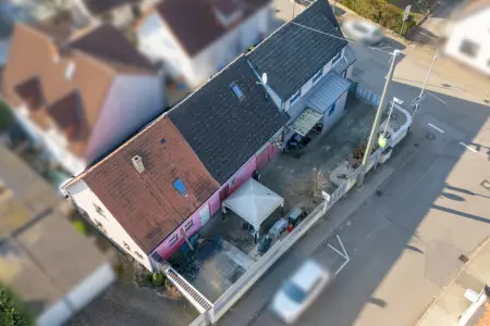 Luftansichtder Immobilien: Charmantes Einfamilienhaus mit großer Scheune und vielseitigem Nutzungspotenzial (Foto)