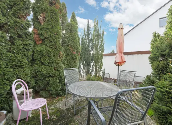 Terrasse zur Kücheder Immobilien: Ein Haus mit Zukunft – Ihr Traum vom Mehrgenerationenwohnen wartet auf neues Leben! (Foto)