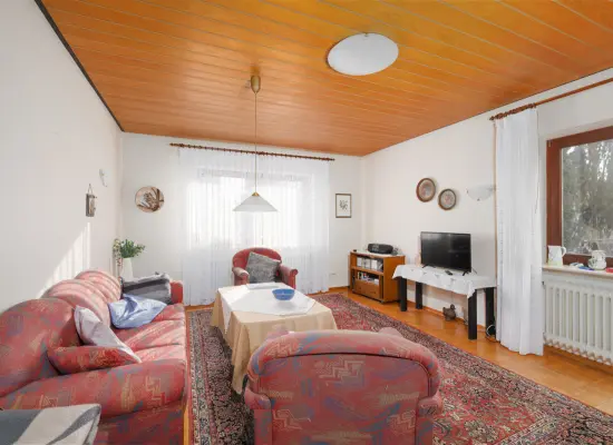 Wohnzimmer EG der Immobilie: Ein Haus mit Zukunft – Ihr Traum vom Mehrgenerationenwohnen! (Foto)